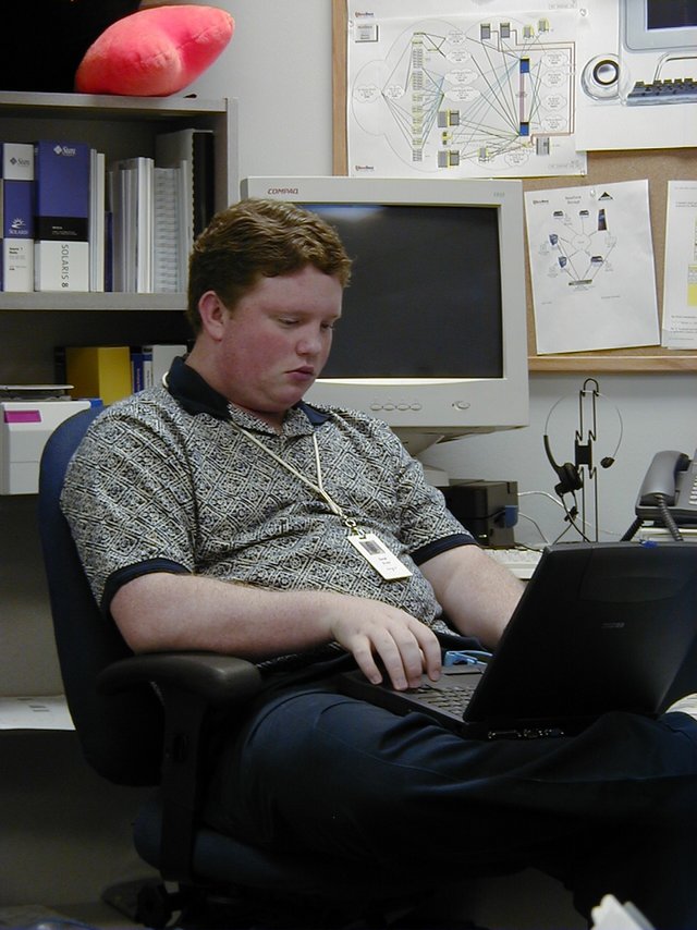 2000/10(October)/Misc/640x480_2000-10-17-Danny-work-2.jpg
