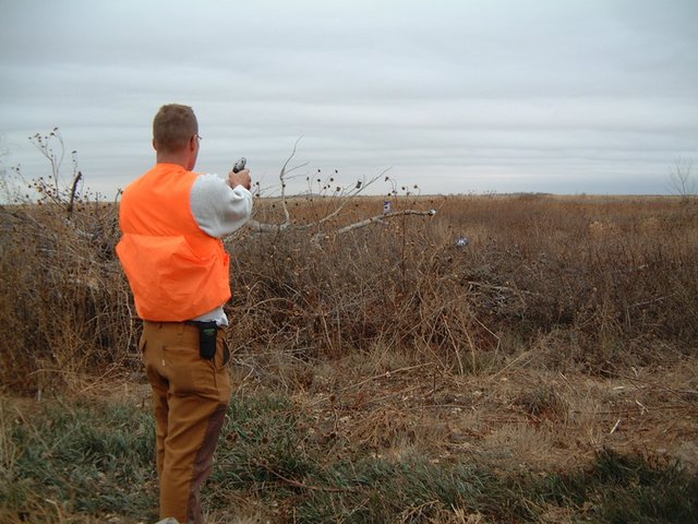 2000/10(October)/SD_Pheasant_Hunting/640x480_2000-10-23-38-pistol-shooting.jpg