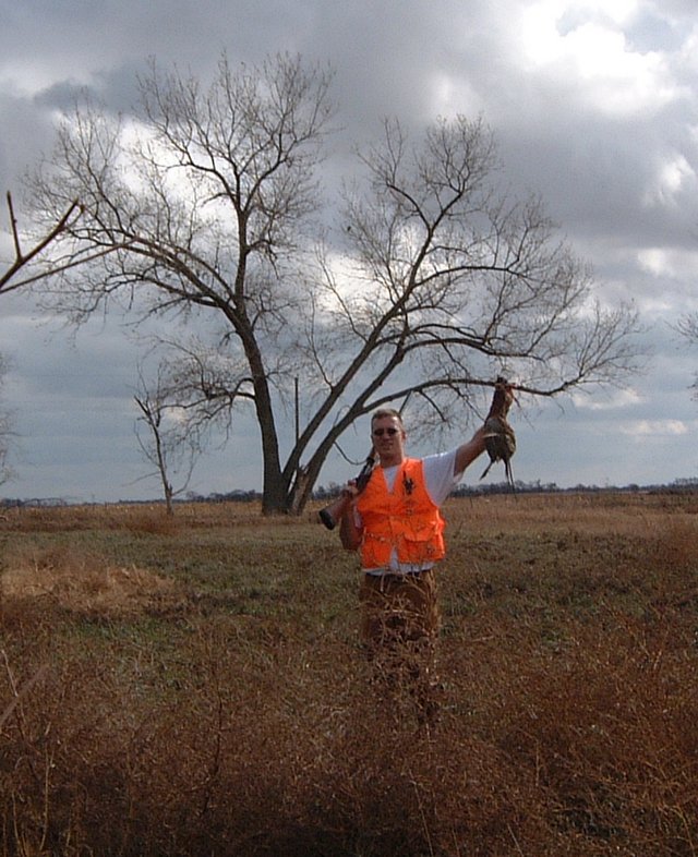 2000/10(October)/SD_Pheasant_Hunting/640x480_2000-10-25-61-Travis-got-one.jpg