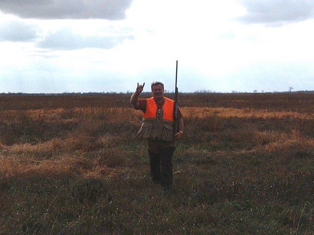 2000/10(October)/SD_Pheasant_Hunting/640x480_2000-10-25-62-Jim-Hunting.jpg