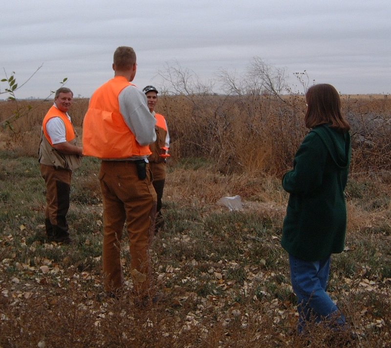 2000/10(October)/SD_Pheasant_Hunting/800x600_2000-10-23-46-pistol-shooting.jpg