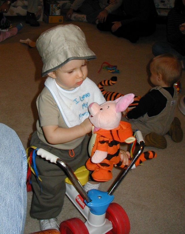 2000/11(November)/Misc/640x480_2000-11-18-Brittney-Bday-Chance-02.JPG