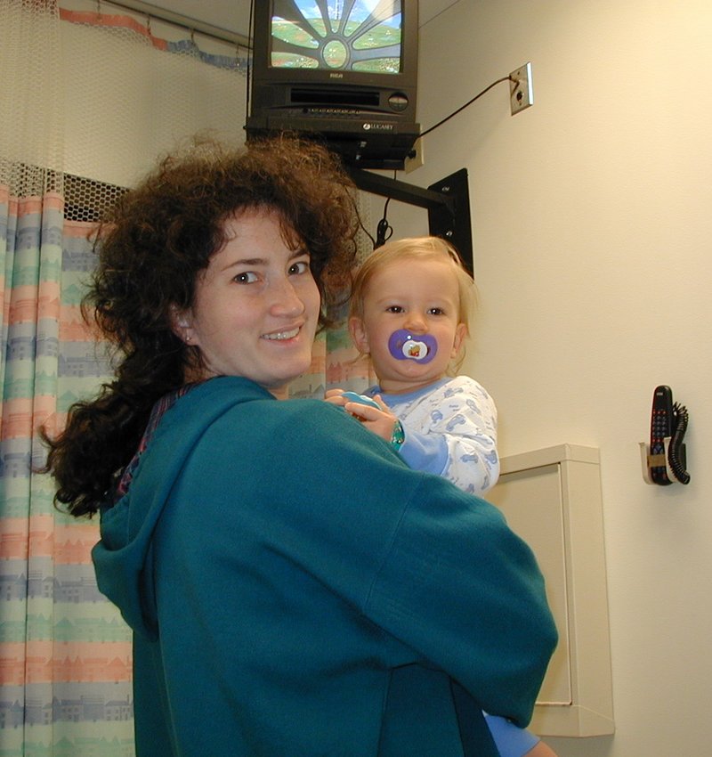 2000/11(November)/Misc/800x600_2000-11-13-Chance-first-surgery.jpg