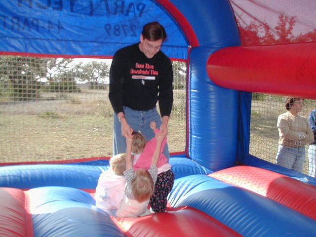 2000-12-02-Aaron-Bday-15-Matt-aircastle.jpg