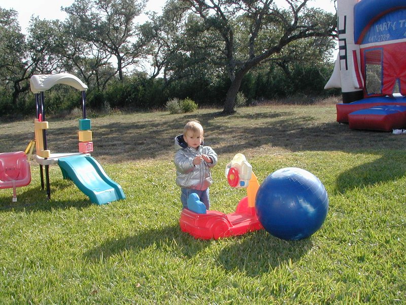 2000-12-02-Aaron-Bday-18-Chance.jpg