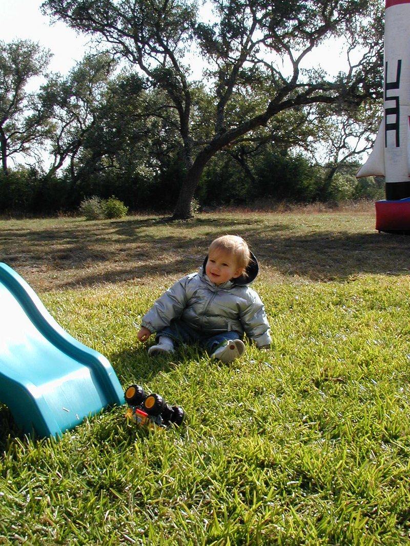 2000/12(December)/Aaron-Bday/800x600_2000-12-02-Aaron-Bday-23-Chance.jpg