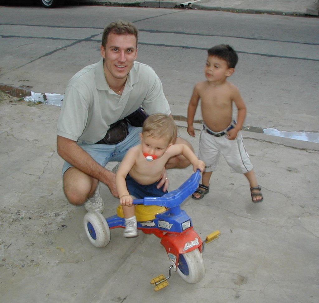 2000-12-26-Argentina-Travis-Chance-Kid-trikeboike-11.JPG