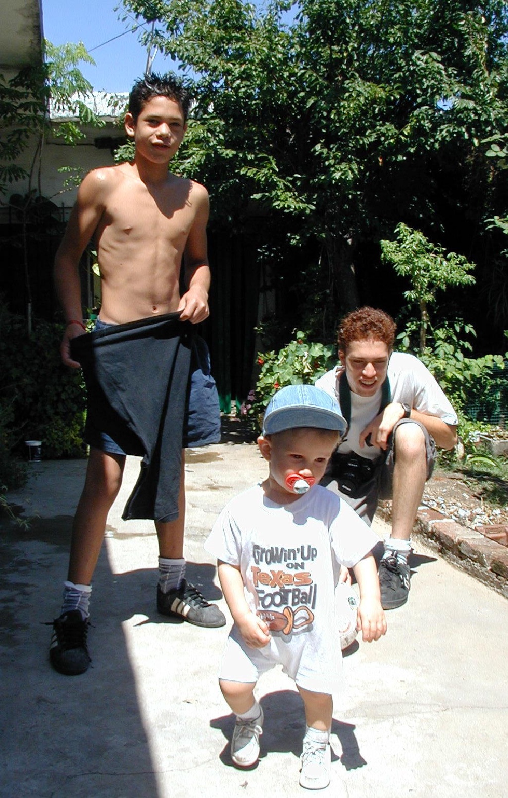 2000/12(December)/Argentina/1024x768_2000-12-28-Argentina-Lio-Chance-Mark-01.JPG