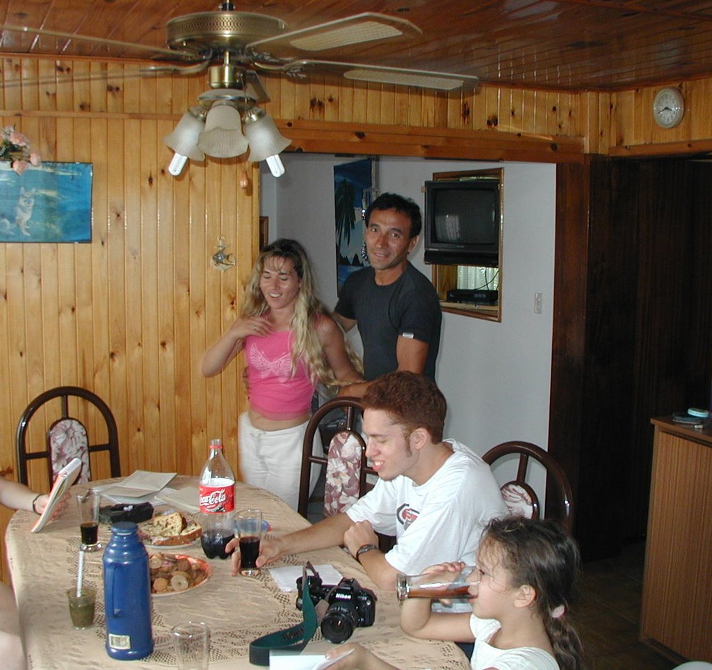 2000/12(December)/Argentina/1024x768_2000-12-29-Argentina-Adriana-Tony-Dancing-Mark-Lucila-02.JPG