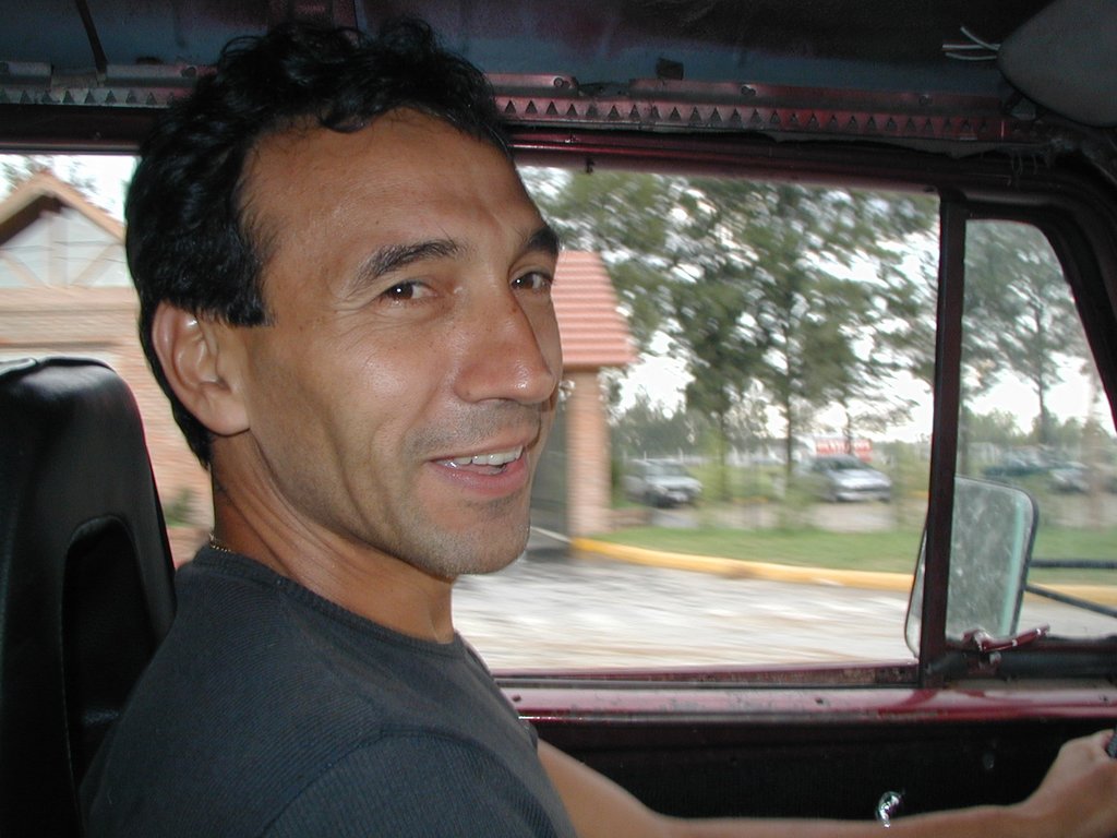2000/12(December)/Argentina/1024x768_2000-12-29-Argentina-LOCO-Tony-in-TonyMobile-21.JPG