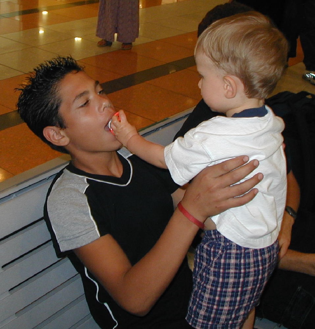 2000-12-30-Argentina-Lio-Chance-at-airport-16.JPG