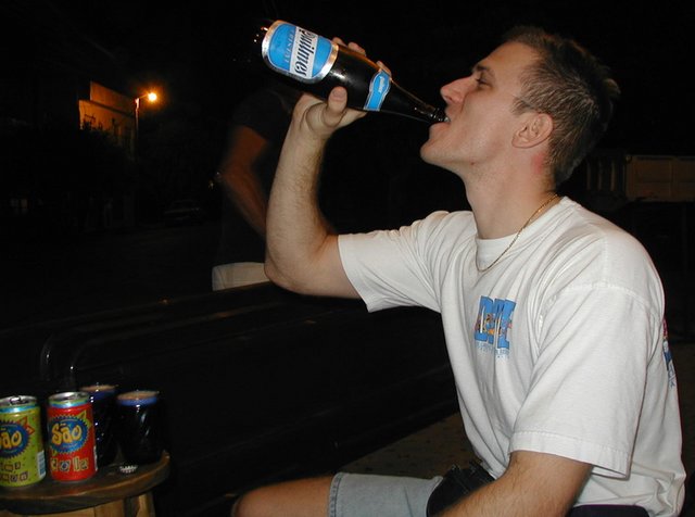 2000/12(December)/Argentina/640x480_2000-12-24-Argentina-Chrismas-Eve-Travis-drinks-Quillnes-Beer-07.JPG