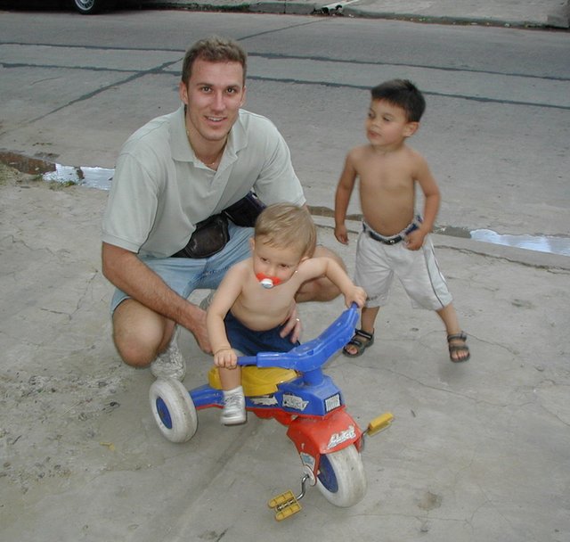 2000-12-26-Argentina-Travis-Chance-Kid-trikeboike-11.JPG