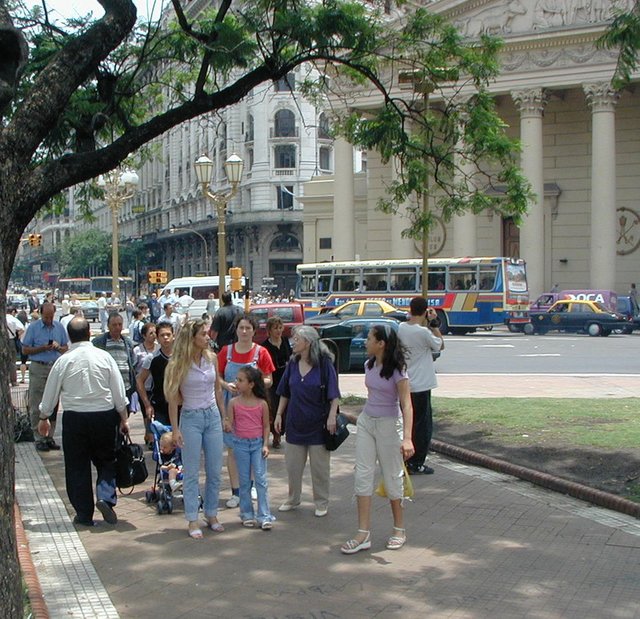 2000-12-27-Argentina-Lio-Adriana-Lucila-Suzi-Susana-Marinela-Capital-Square-04.JPG