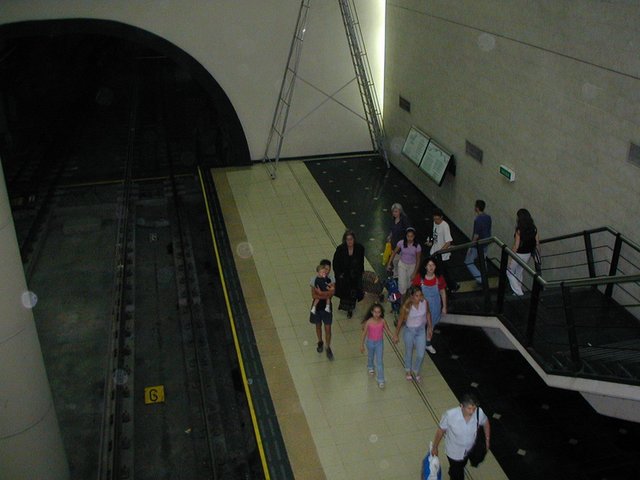 2000/12(December)/Argentina/640x480_2000-12-27-Argentina-Subway-02.JPG