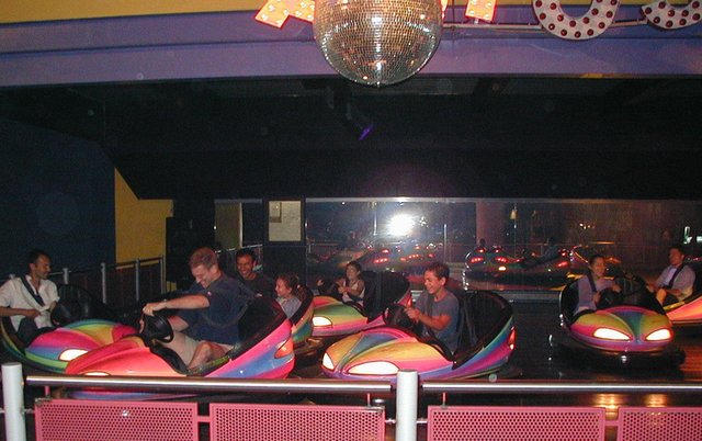 2000-12-28-Argentina-Travis-Tony-Lucila-Lio-Marinela-Mark-bumpercars-at-ShowCenter-amusement-park-10.JPG