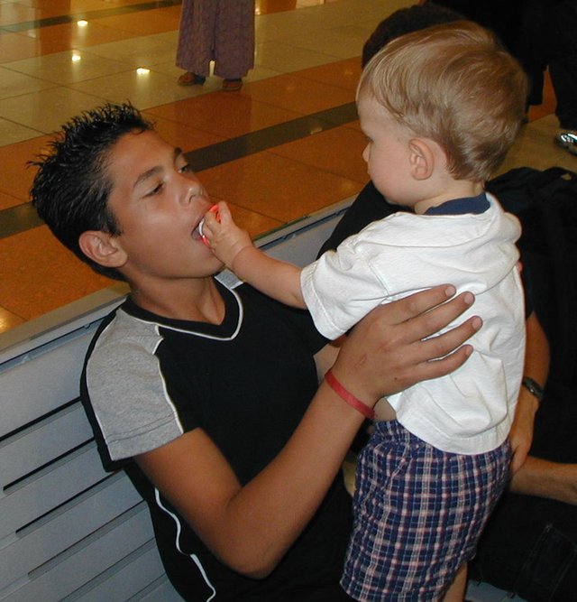 2000-12-30-Argentina-Lio-Chance-at-airport-16.JPG