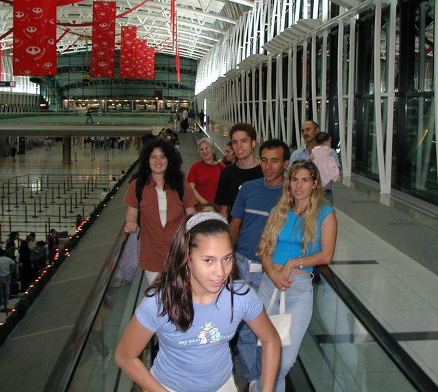 2000-12-30-Argentina-Marinela-Suzi-Susana-Mark-Tony-Adriana-Felipe-at-airport-12.JPG