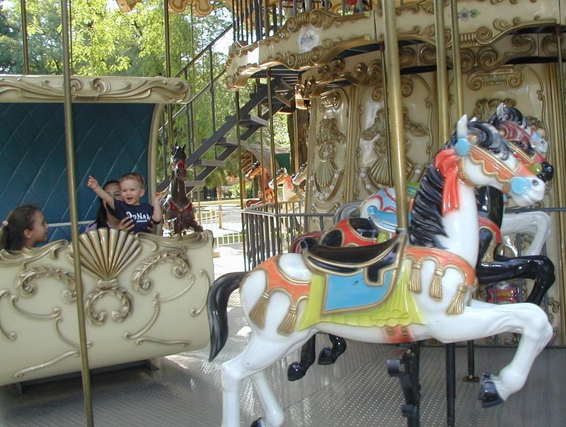2000/12(December)/Argentina/800x600_2000-12-27-Argentina-Lucila-Chance-MerryGoRound-Zoo-20.JPG