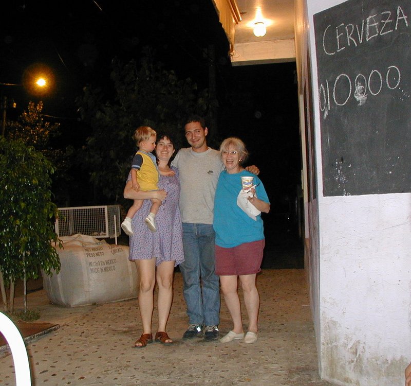 2000/12(December)/Argentina/800x600_2000-12-29-Argentina-Chance-Suzi-Rubencito-Susana-34.JPG