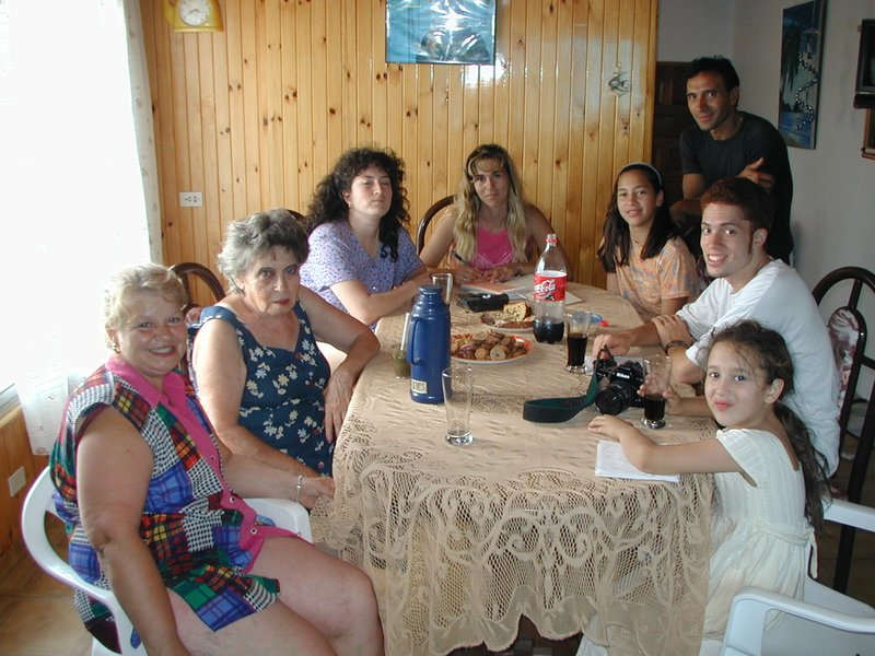 2000-12-29-Argentina-Zuly-Nelly-Suzi-Adriana-Marinela-Tony-Mark-Lucila-01.JPG