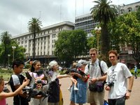 2000-12-27-Argentina-Lucila-Lio-Marinela-Susana-Travis-Mark-pigeons-Capital-Square-09.JPG