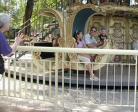 2000-12-27-Argentina-Susana-Marinela-Travis-Chance-MerryGoRound-Zoo-22.JPG