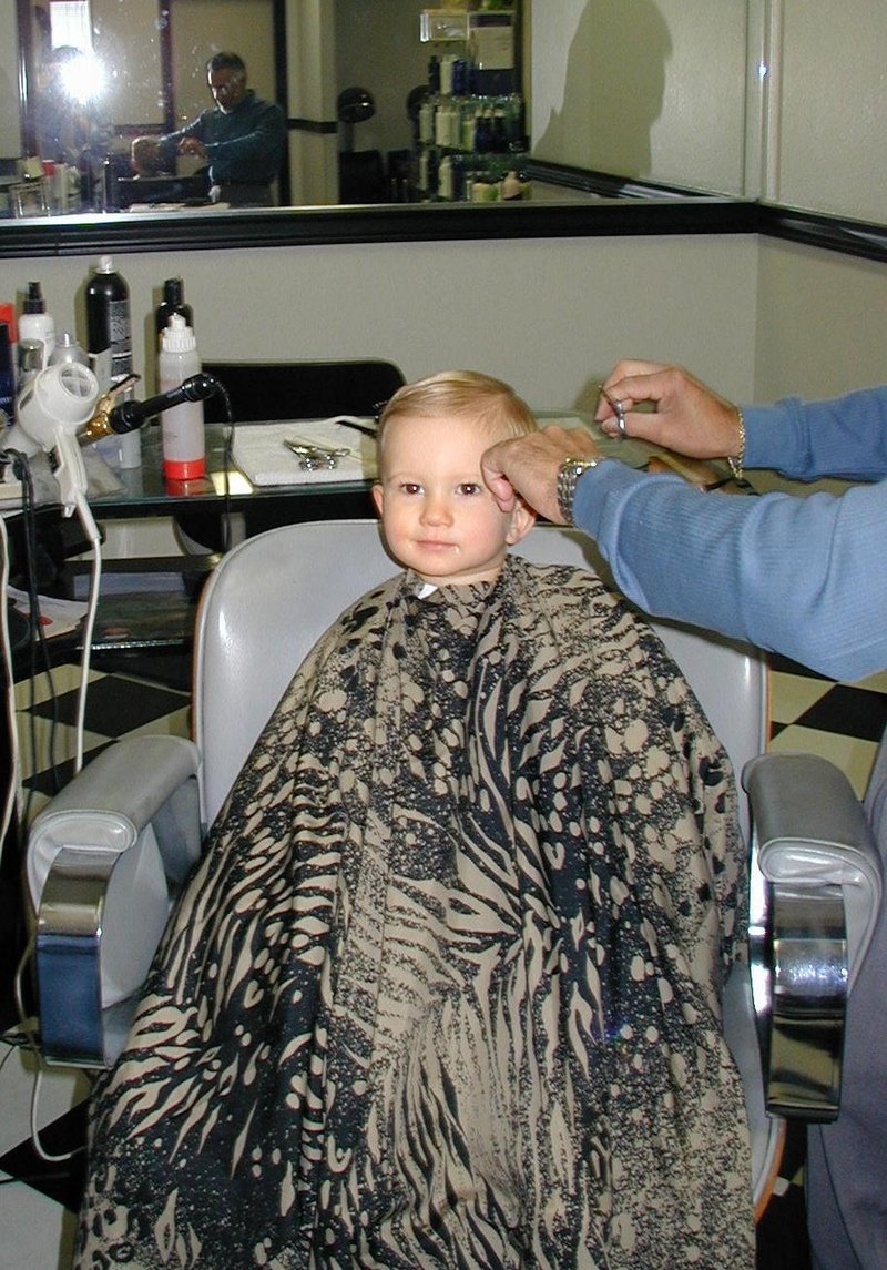 2000/12(December)/Chance-1st-Haircut/800x600_2000-12-05-Chance-1st-haircut-10.JPG