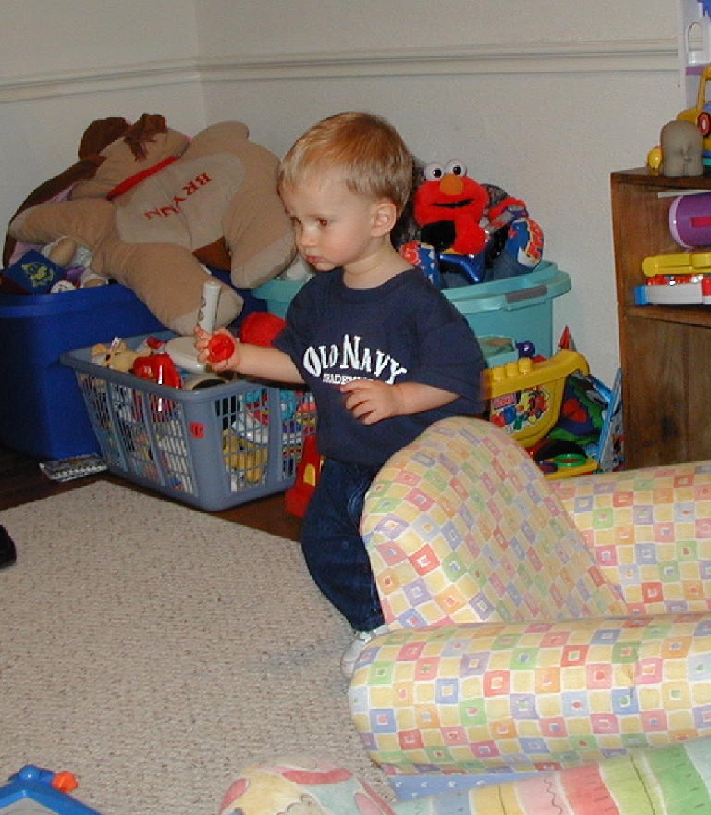 2000/12(December)/Kids-Christmas-Exchange/1024x768_2000-12-10-Kids-Xmas-Xchange-Chance-01.JPG