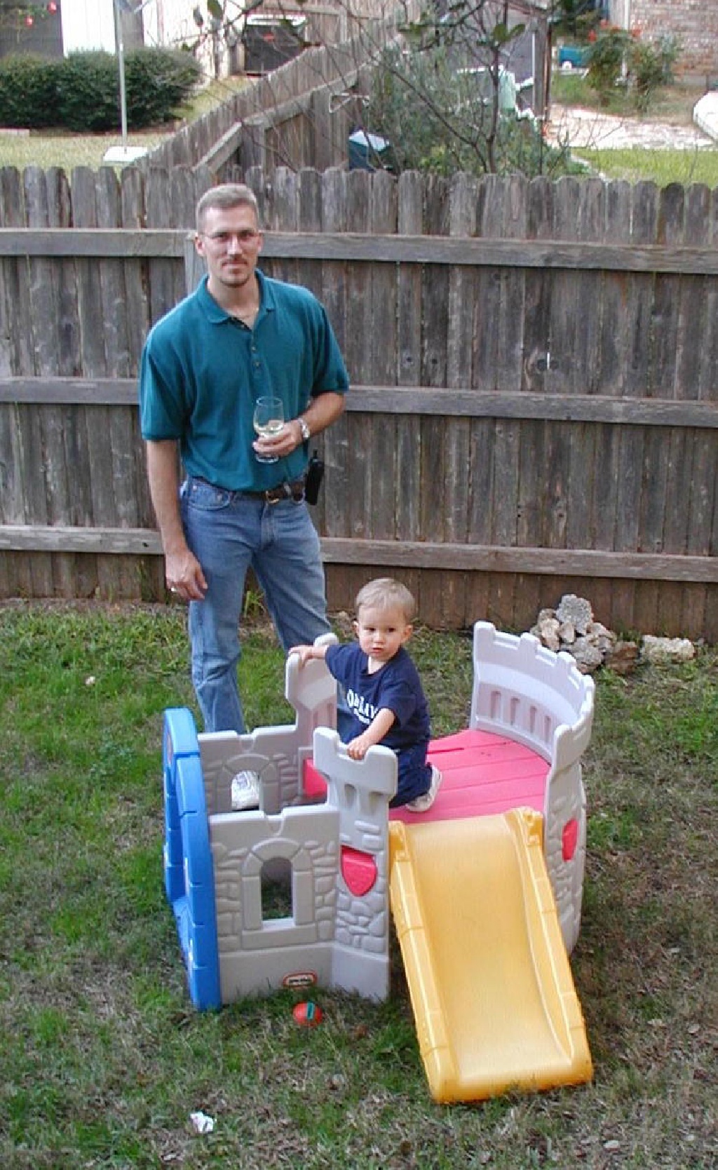 2000/12(December)/Kids-Christmas-Exchange/1024x768_2000-12-10-Kids-Xmas-Xchange-Chance-Travis-04.JPG