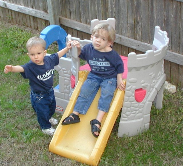 2000/12(December)/Kids-Christmas-Exchange/640x480_2000-12-10-Kids-Xmas-Xchange-Chance-Jack-03.JPG