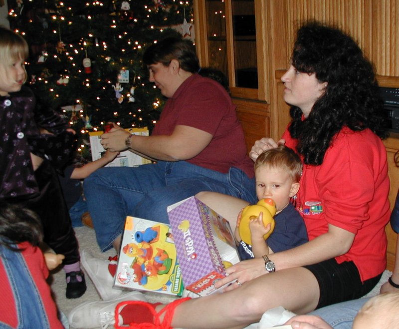 2000/12(December)/Kids-Christmas-Exchange/2000-12-10-Kids-Xmas-Xchange-Brittney-Stacy-Chance-Suzi-11.JPG