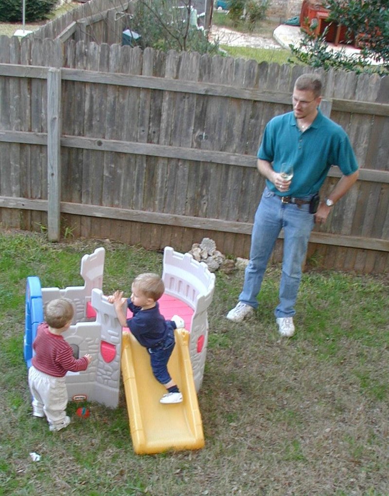 2000/12(December)/Kids-Christmas-Exchange/800x600_2000-12-10-Kids-Xmas-Xchange-Chance-Patrick-Travis-05.JPG