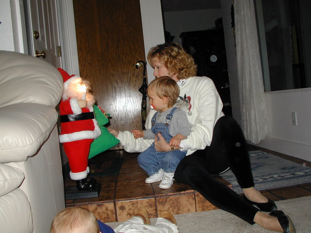 2000-12-02-Chance-Janeen-Santa-2.JPG