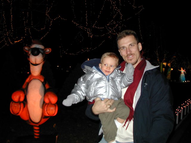 2000-12-14-Trail-of-Lights-Chance-Travis-Tigger-09.jpg
