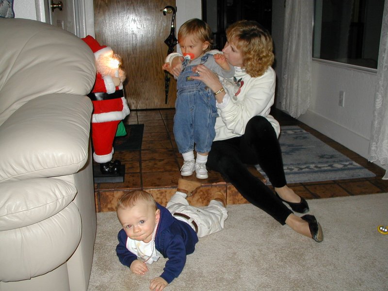 2000/12(December)/Misc/800x600_2000-12-02-Chance-Vale-Janeen-Santa-1.JPG