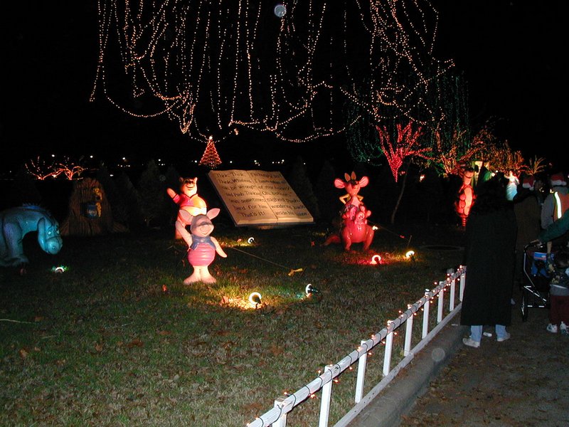 2000-12-14-Trail-of-Lights-Pooh-08.jpg