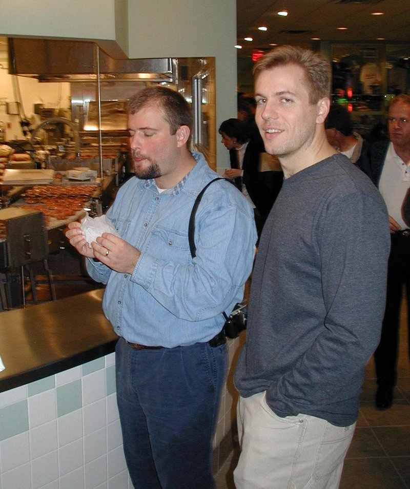 2000/12(December)/PNO/800x600_2000-12-09-PNO-Krispy-Kreme-5.JPG