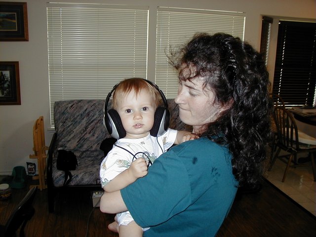 2000-07-30-Suzi-Chance-Headphones.jpg