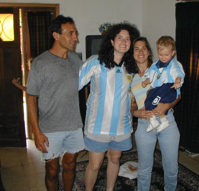 2000-12-30-Argentina-Tony-Suzi-Adriana-Chance-in-soccer-outfits-06.JPG