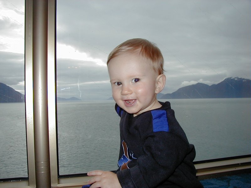 2000/Best/800x600_2000-07-07-Alaska-Cruise-09-Chance-at-Window.jpg
