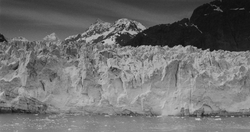 2000/Best/800x600_2000-07-Glacier-Bay-2-B&W.jpg