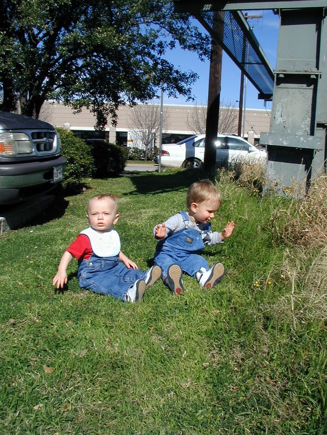 2001-01-30-Janeen-Chance-Vale-outside-Gynics-1.jpg