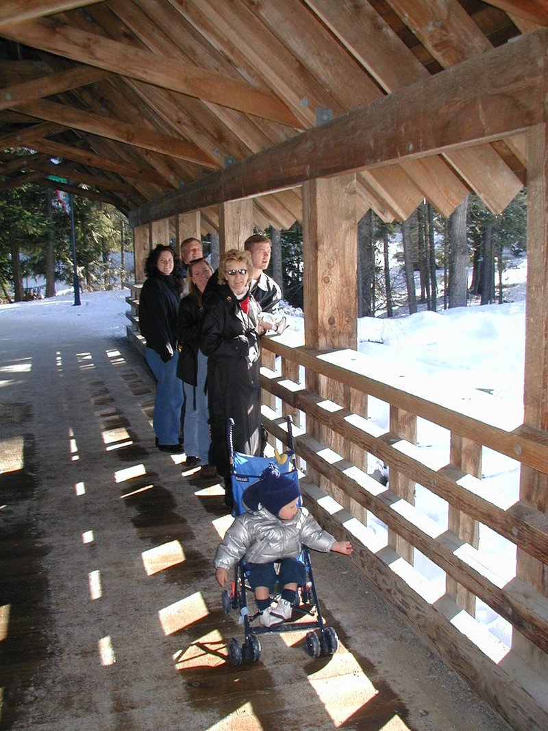 2001/02(February)/Whistler/800x600_2001-02-11-Whistler-3-Gang-on-covered-bridge.JPG