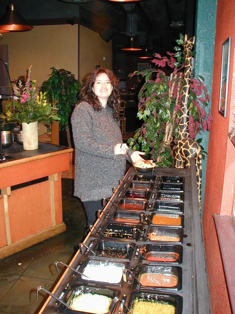 2001-02-14-Whistler-12-Suzi-Valentines-Mongolie-Grille.JPG