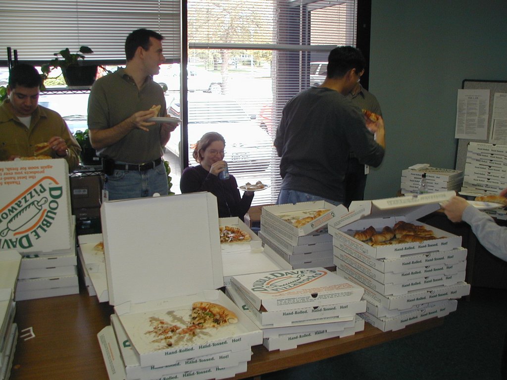 2001/03(March)/Misc/1024x768_2001-03-09-Nowdocs-Pizza-party-2.jpg