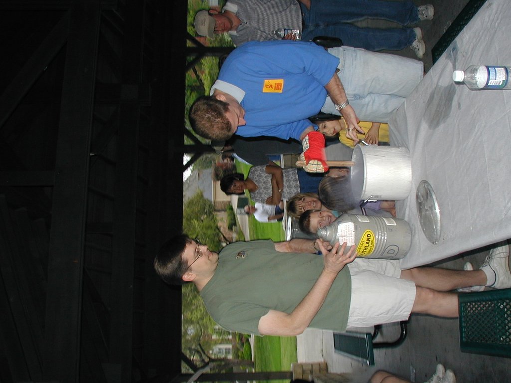 2001/03(March)/Moms_Picnic/2001_03_31_Ice_Cream_Matt_Travis.jpg