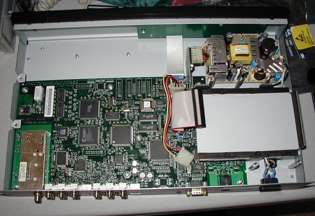 2001/03(March)/ReplayTV-Upgrade/2001-03-19--1-Replay-Upgrade-internal.JPG