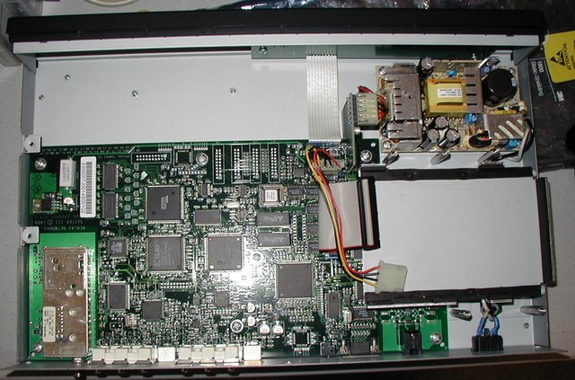 2001/03(March)/ReplayTV-Upgrade/640x480_2001-03-19--2-Replay-Upgrade-internal.JPG