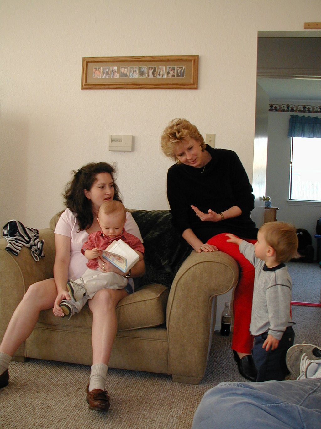 2001-03-04-Vale-1st-Bday-02-Vale-Suzi-Chance-Janeen.jpg